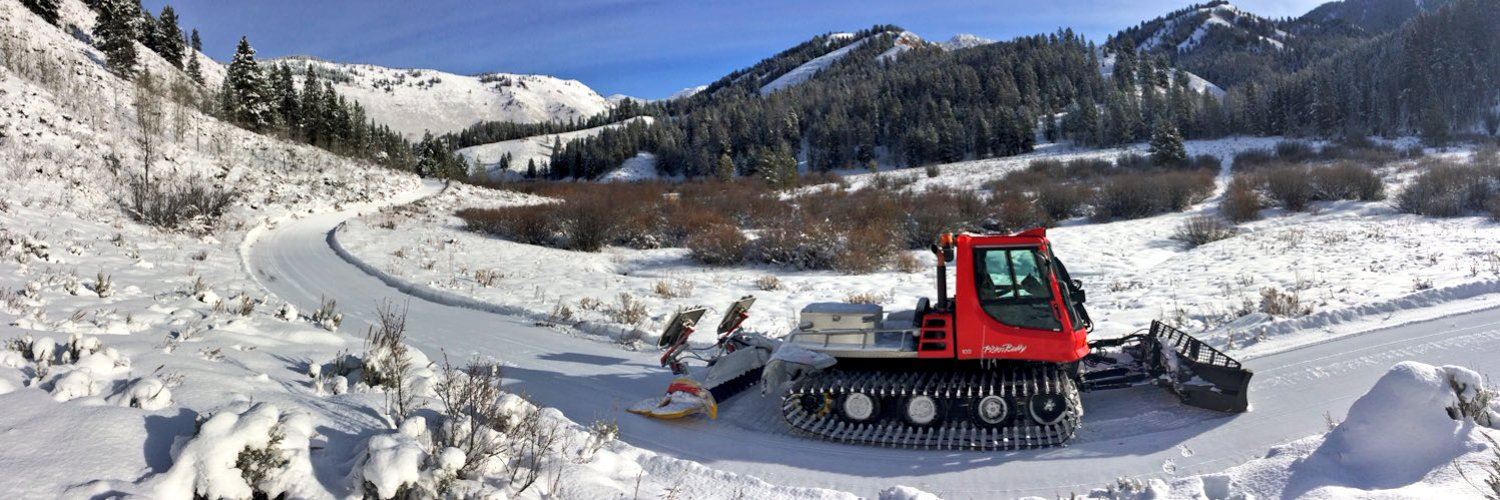 Grooming machine on the trails